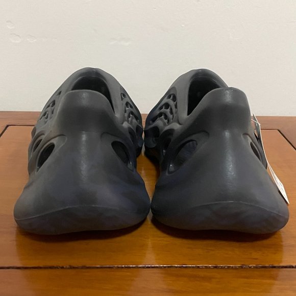 Yezzy Foam Runner Onyx(Size)11 - Picture 5 of 5